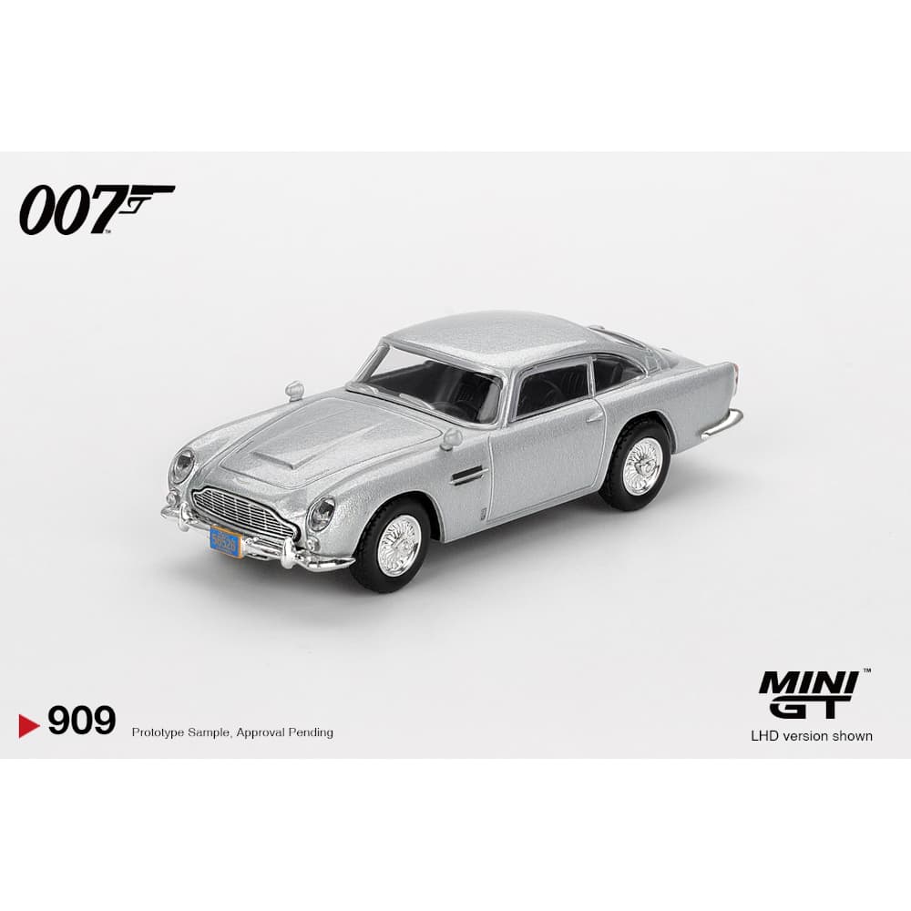 Aston Martin DB5 Casino Royale English