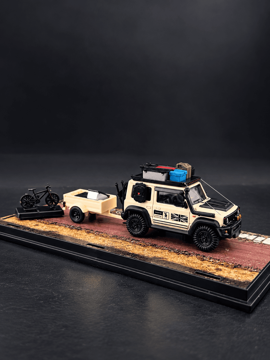 Suzuki Jimny – Off-Road Adventure com Trailer